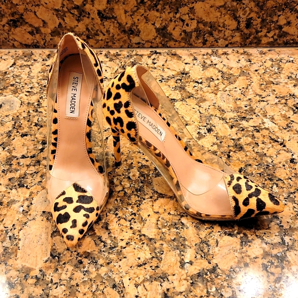 Beautiful Steve Madden leopard high heels.  Size 7
